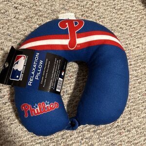 NWT Philadelphia Phillies Relaxation Travel Neck Pillow MLB